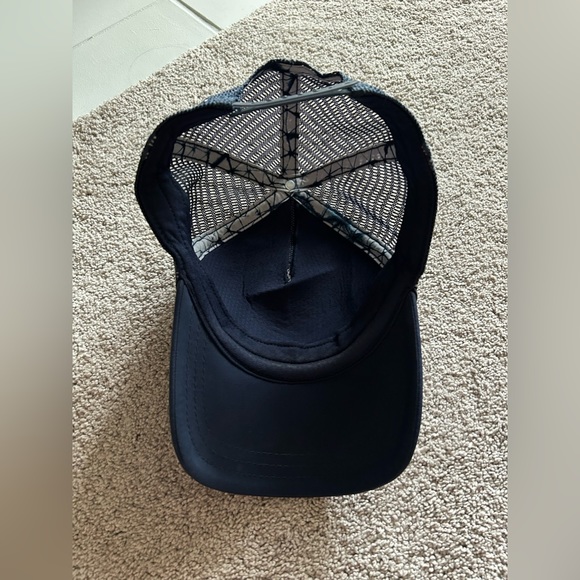 Lululemon WhatSUP Hat - Picture 2 of 5
